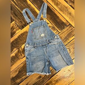 Girls Levi Shortall size 10 Distressed